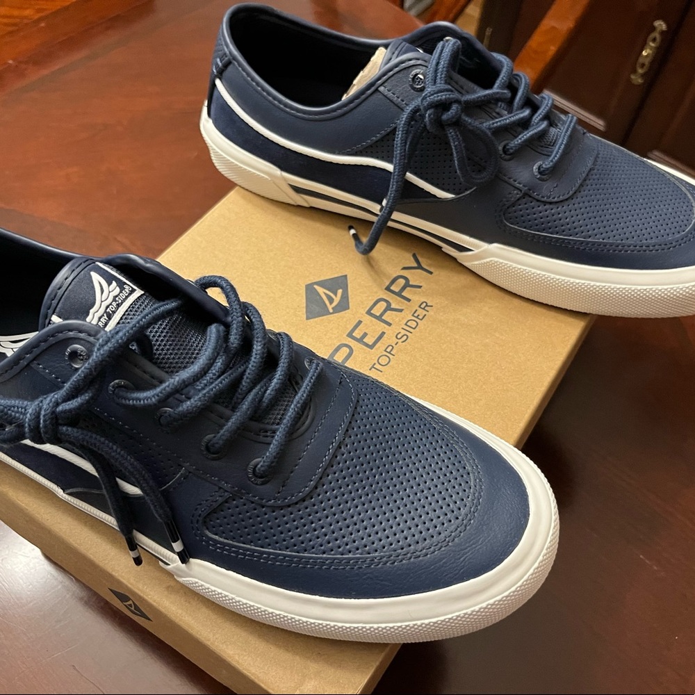 Mens 11.5 Sperry Solitude. New in box.